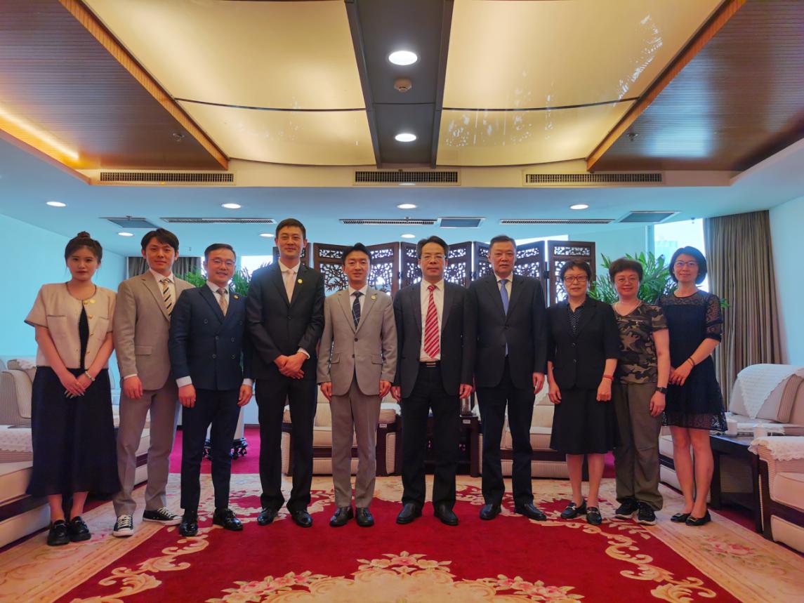 连主席会见崔庆辉会长一行1