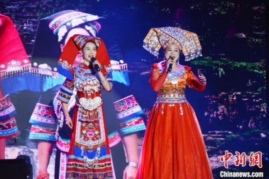 图为壮族风情歌曲演唱现场。 林洁琪 摄