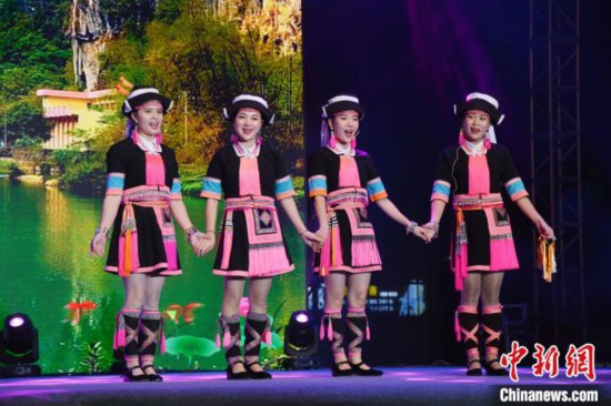 图为瑶族歌舞表演现场。 林洁琪 摄