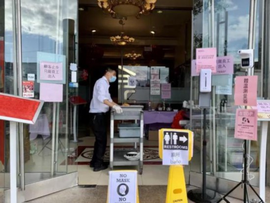 餐馆划分不同区域和出入口,减少交叉感染的风险。