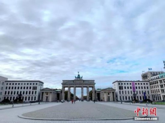 ͼ112磬ֵر겪Ǳǰİ㳡ϡ١<a target='_blank'  data-cke-saved-href='http://www.chinanews.com/' href='http://www.chinanews.com/'><p  align=