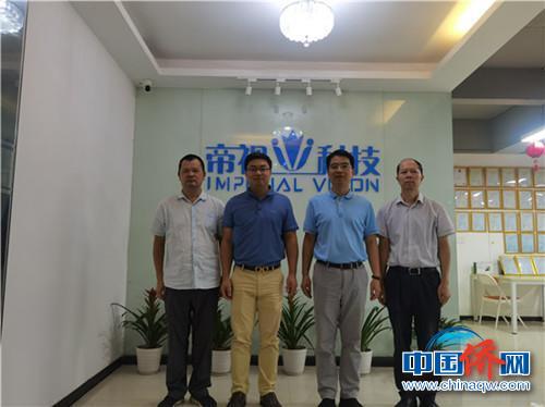 林高星在侨资企业调研。 林友平 摄