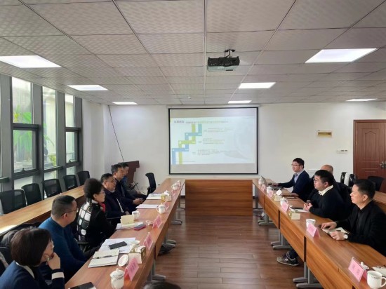 宁波市侨联组织召开“侨爱甬行 帮企一把”工作推进部署会.jpg