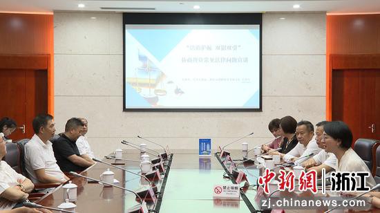 首场“法治护航双招双引”法律沙龙活动。舒旭影 摄