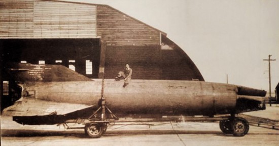 1943年秋，美国白沙试验基地，察考德国火箭V-2.jpg