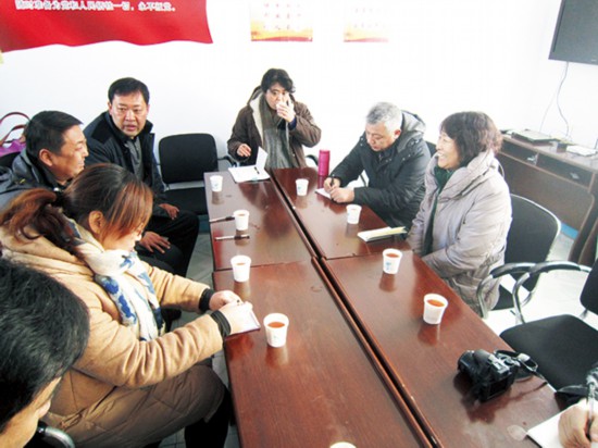 2016年1月4日，省侨联主席陈香林率工作人员初到老局所村开展精准扶贫工作 (1).jpg