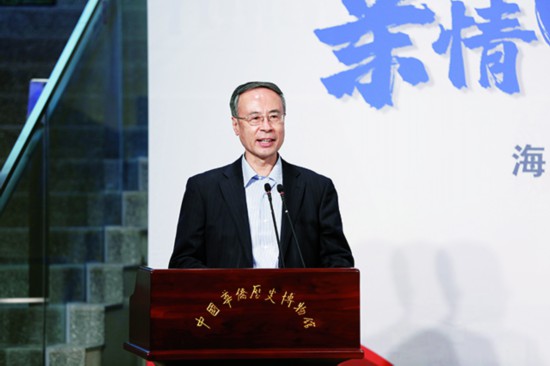 主席万立骏莅临中国华侨历史博物馆为“亲情中华 战疫有侨”专题展览作开幕讲话2.jpg